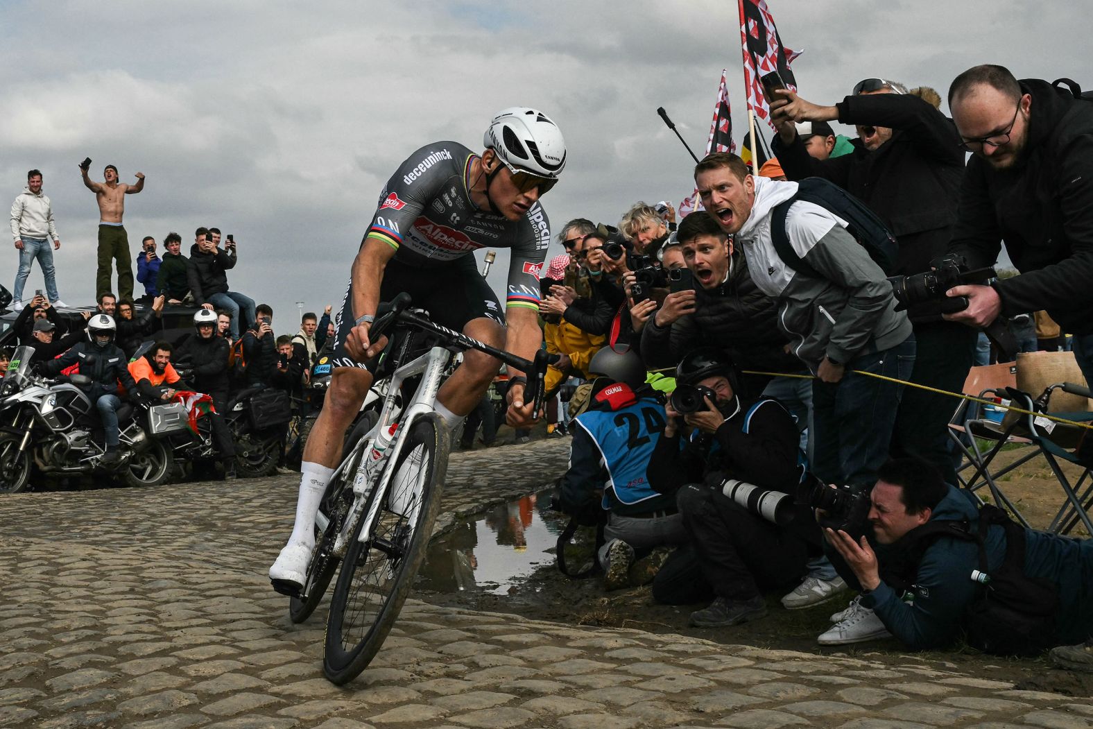 028-29-30-gettyimages-2209462994.jpg