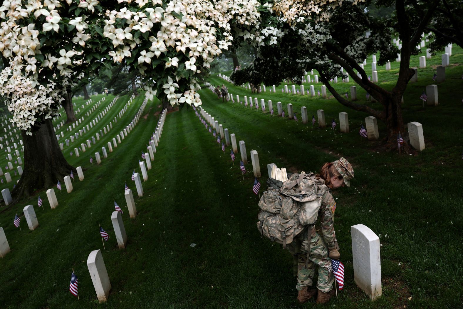 36-xx-2025-05-22t135042z-221174166-rc2zmealosn1-rtrmadp-3-usa-memorial-day-flags.jpg
