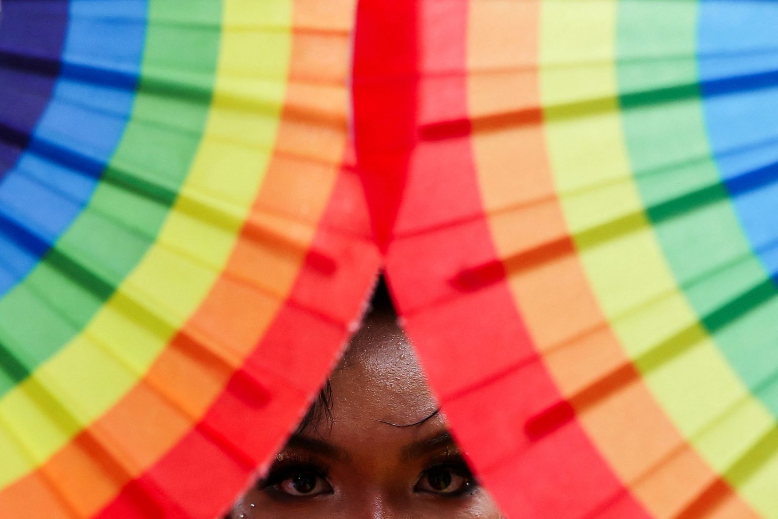 012-09-2025-06-01t125108z-1603154340-rc2kteaiw19m-rtrmadp-3-thailand-lgbt-pridea.jpg