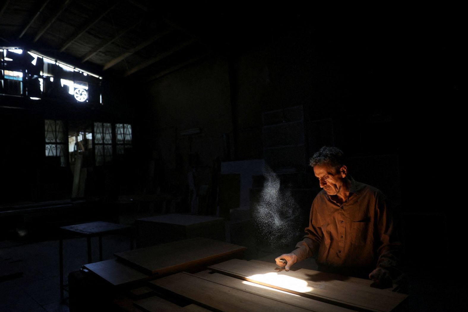 034-26-2025-06-03t133845z-1541610186-rc2oteax57r4-rtrmadp-3-iran-poweroutage.jpg