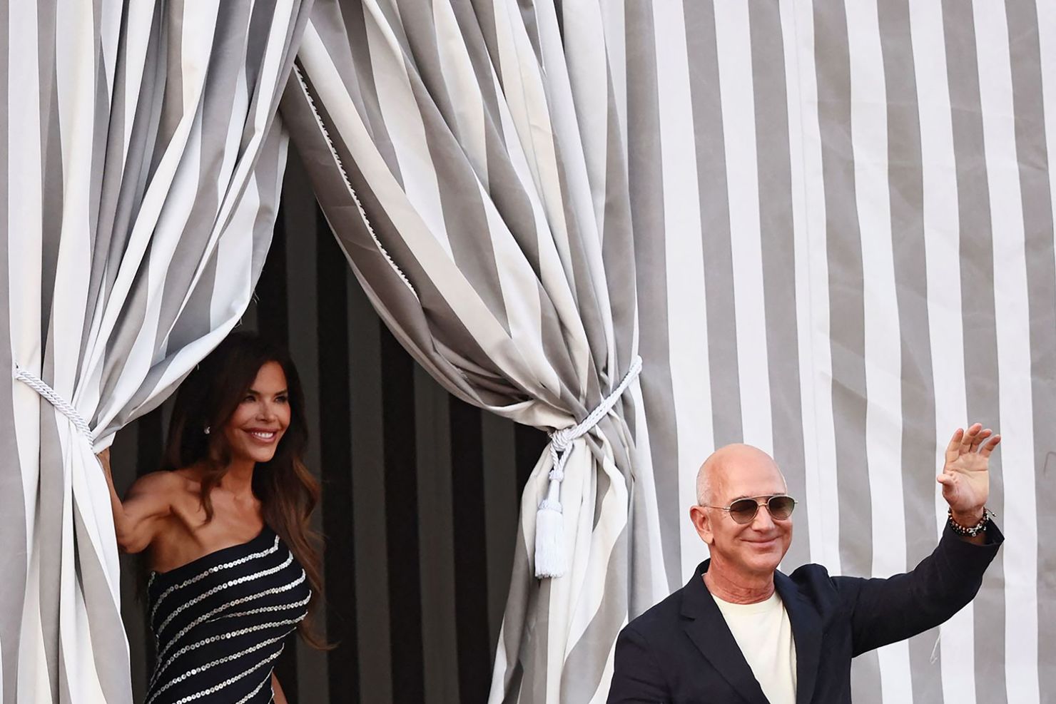 29-029-2025-06-25t181939z-652424698-rc2u9faj9zzq-rtrmadp-3-people-bezos-wedding.jpg